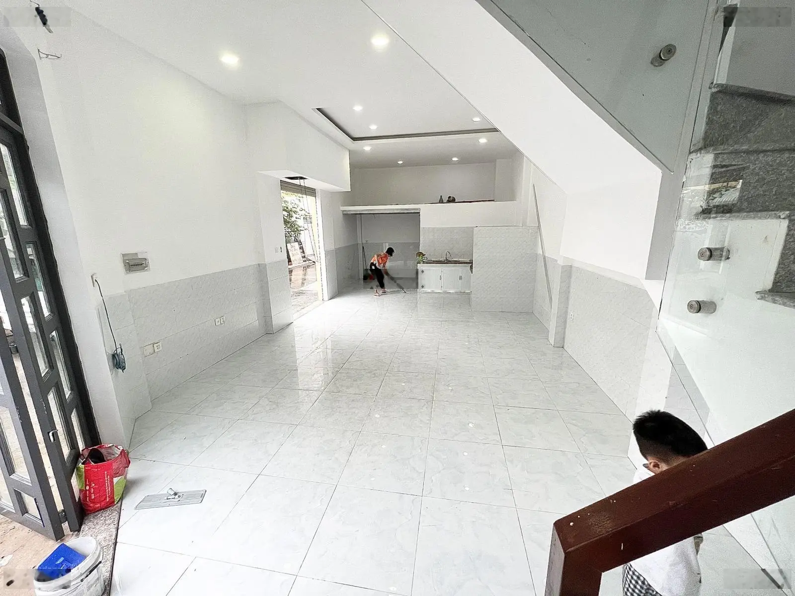 Nhà 2 mặt tiền cạnh Lã Xuân Oai | 4.8 tỷ | 56m2, ngang 5m, 1 trệt 1 lầu - 2pn, 2wc | SHR Hoàn công