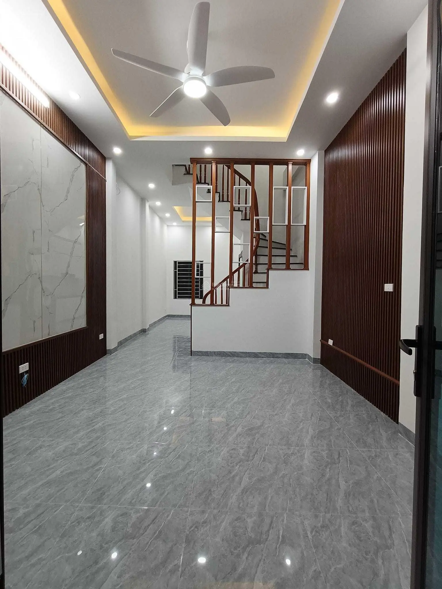 Bán nhà Tân Khai, Hoàng Mai - 43m2 4 tầng - 3 thoáng - giá 5.9 tỷ