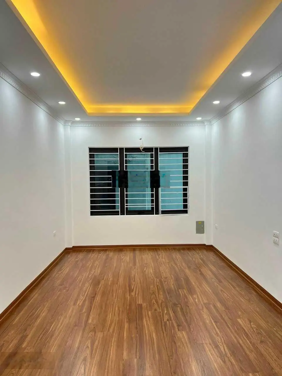 Chính chủ cần bán nhà riêng tại Hoàng Quốc Việt. DT 35m2. Xây 5 tầng thang máy. Gần ôtô. Giá 7.2tỷ