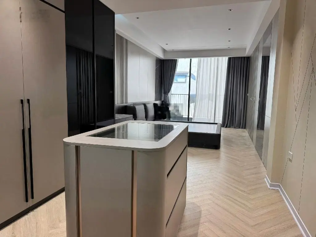 Bán nhà hồng tiến - 60m2 xây 6 tầng - thang máy - ô tô đỗ cửa - 10m ra phố hồng tiến chỉ 13 tỷ