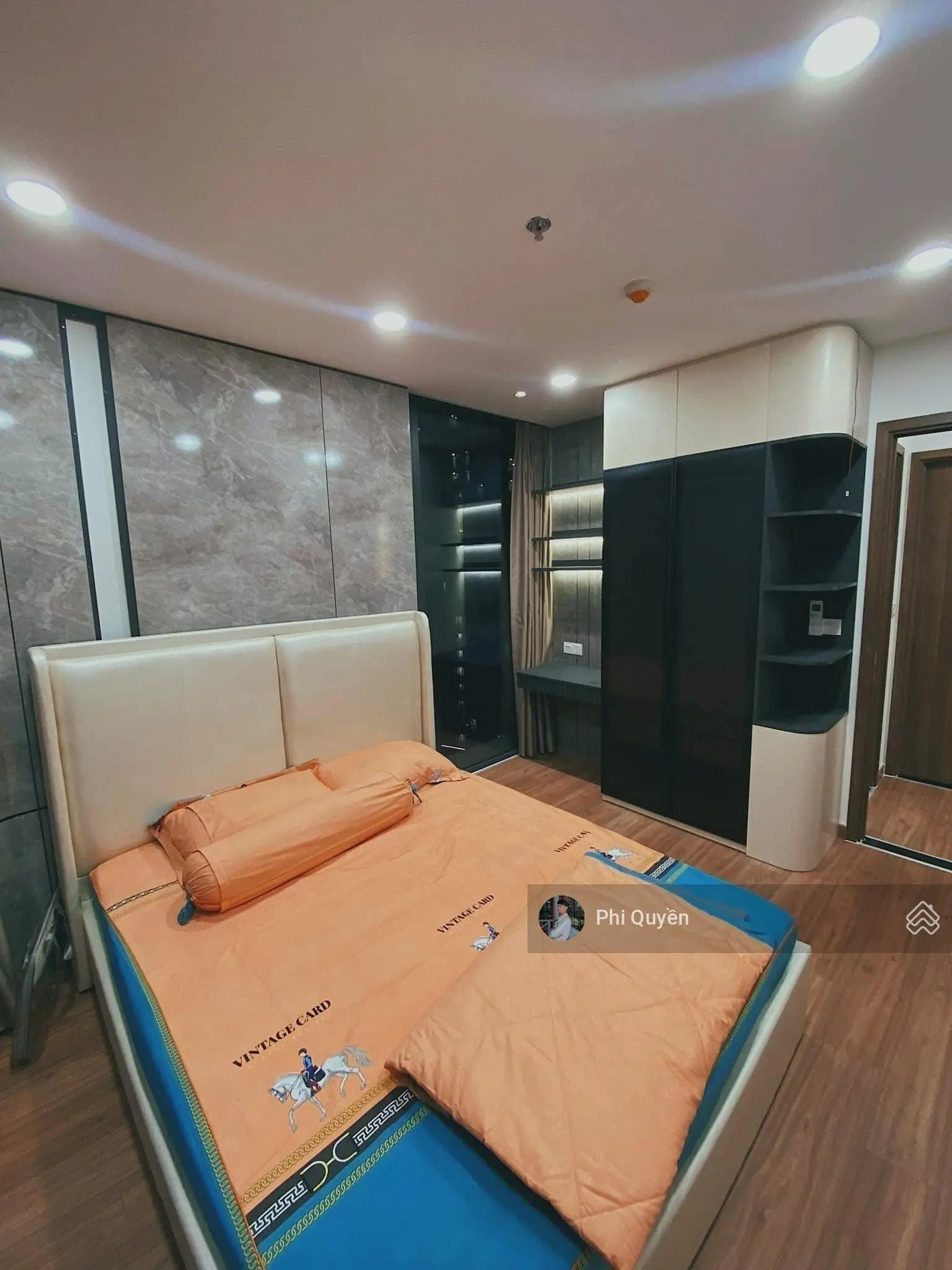 Mình cần bán CHCC Central Garden - Quận 1. DT: 76m2, 2PN, 2WC. Giá: 3.6 tỷ. LH: 0904 715 ***, Quyền