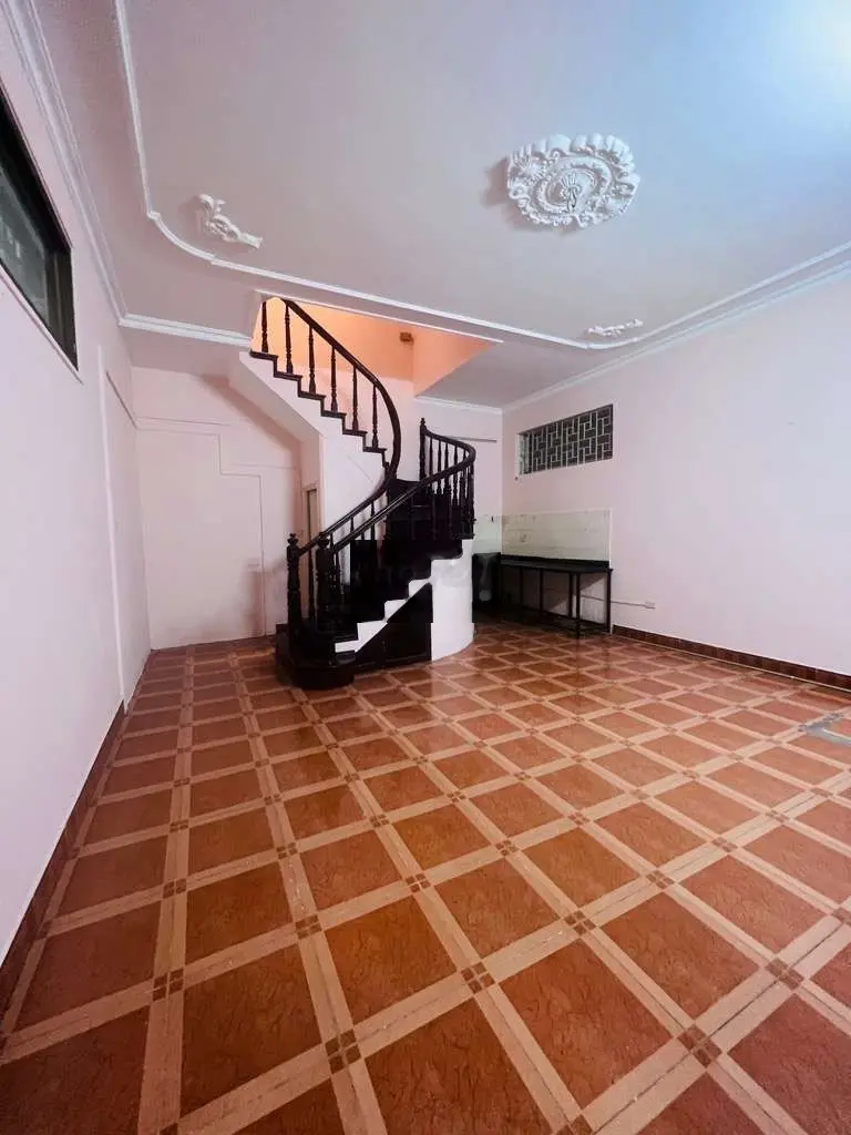 Bán nhà ngõ 663 phố Trương Định quận Hoàng Mai. Ngõ đẹp thoáng gần oto