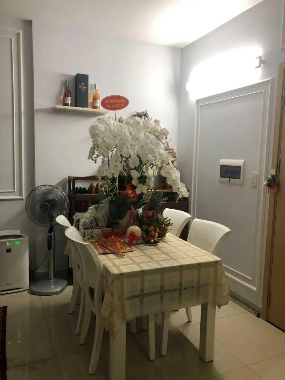Bán căn hộ Oriental Plaza, 78m2, 2 PN, 2WC, nội thất, có sổ, giá: 2 tỷ 9, LH 0908 435 ***