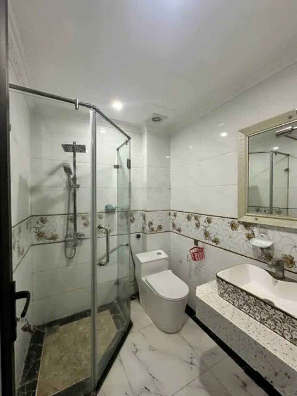 Bán nhà riêng , diện tích 33 m2+5 tầng-Mặt phố- ô tô dừng đỗ ngày đêm