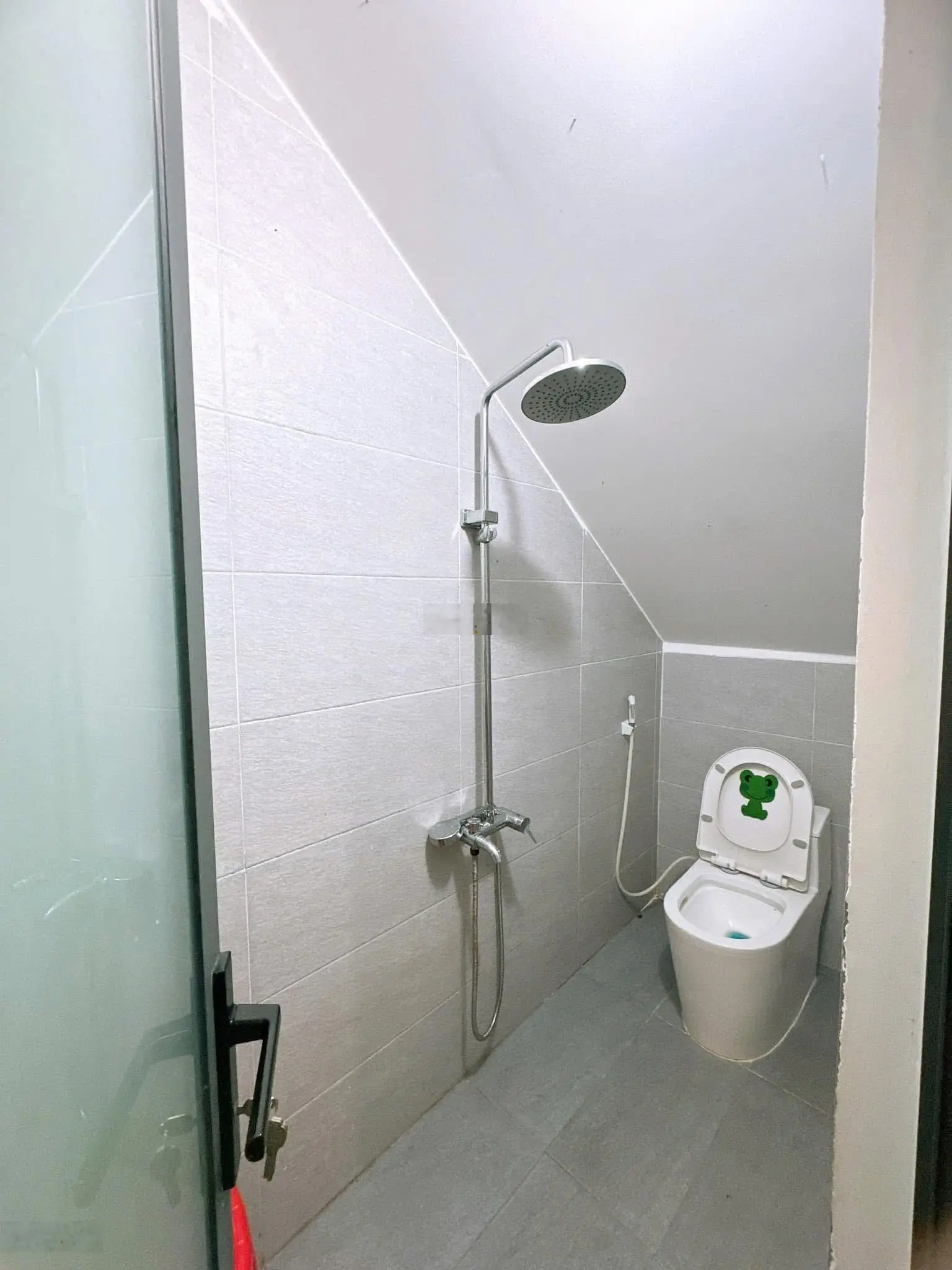 Nhà 2mê rưỡi kiệt 62/12/2 Nguyễn Huy Tưởng Vị trí : cách đường chính 30m,