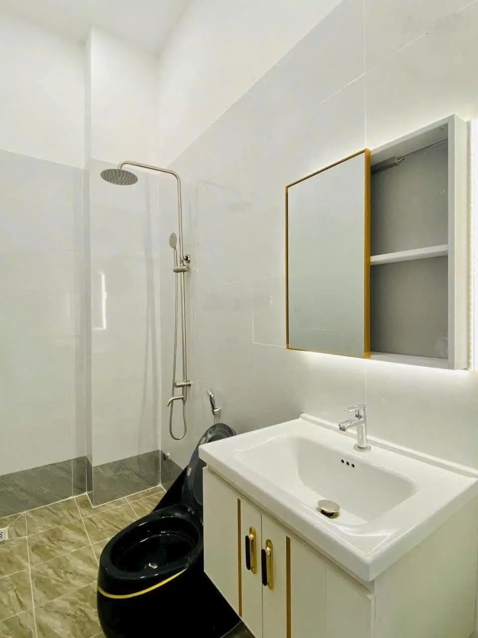 Chủ kẹt tiền cần bán nhà Nguyễn Tri Phương Quận 10. Giá 4tỷ2, Diện tích 47,6m2