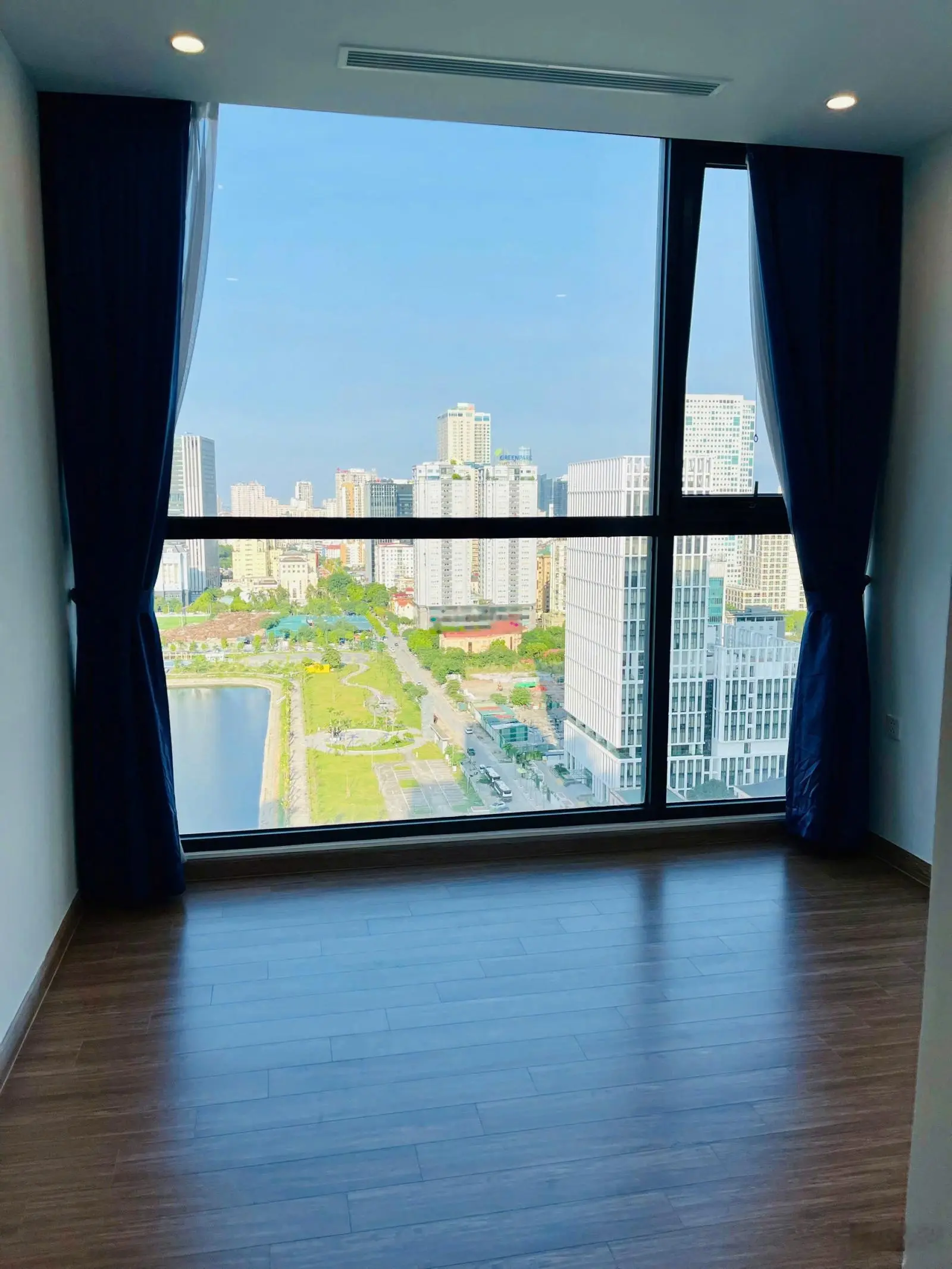 Chính chủ bán căn góc 4 ngủ full nội thất liền tường. Dt 155m2 view trọn Hồ, giá 18 tỷ
