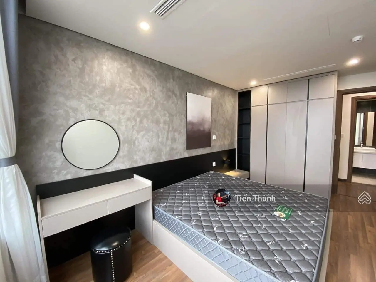 Bán gấp căn hộ chung cư HCMCC 249A Thụy Khuê 146m2, 3PN, đủ đồ, view hồ Tây, giá 8 tỉ. 0963 668 ***