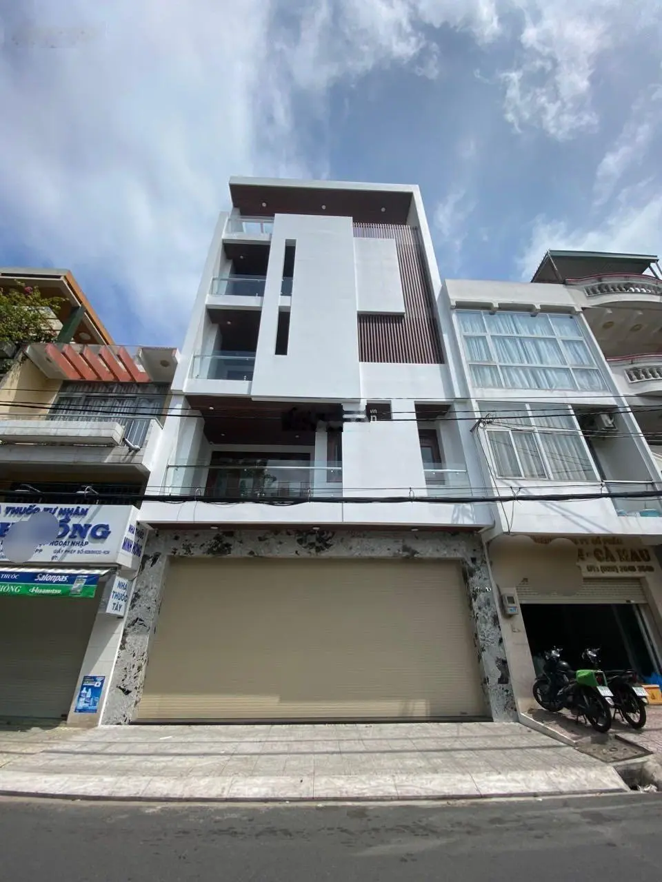 Bán nhà siêu vị trí Mặt Tiền Vĩnh Viễn. DT 5,5 x 15m. KC 4 Tầng + Lửng. Giá chỉ 25 tỷ 500 bớt lộc!!