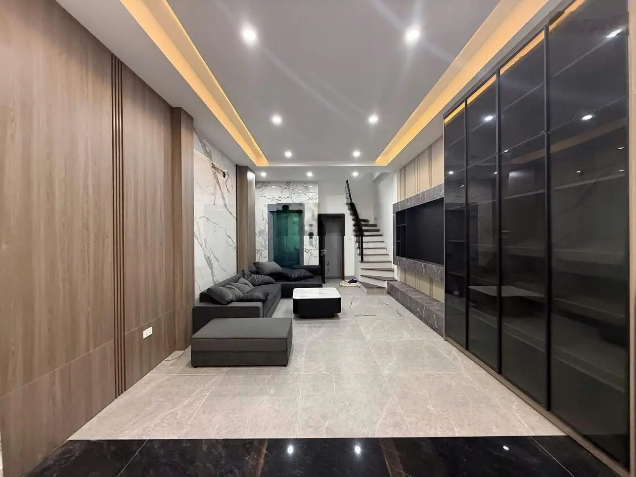 Chỉ 14 Tỷ,Bán Nhà Ngoại Giao Đoàn,Xuân La,Tây Hồ - m52M2 -6 Tầng -Thang Máy- Ô Tô Đỗ Cửa-2 Thoáng.