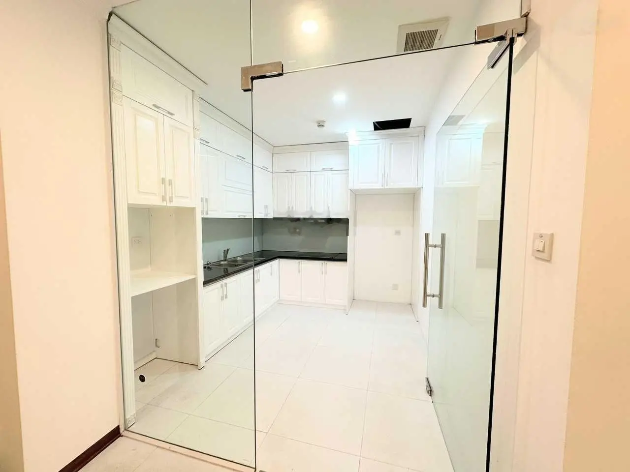 Bán gấp căn hộ chung cư M3M4 Nguyễn Chí Thanh 3PN 2WC DT: 130m2 giá 6.5 tỷ LH: E Hoà 0917 495 ***