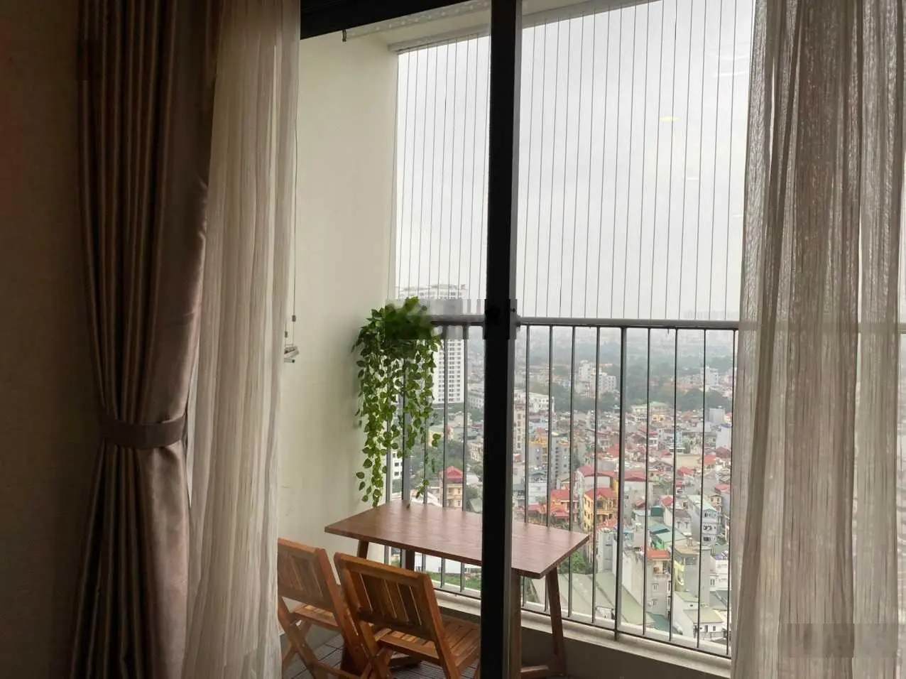 Cần bán căn hộ chung cư Kosmo Tây Hồ DT: 102m2, 3PN căn góc, BC Đông Nam, giá 7,650 tỷ bao phí