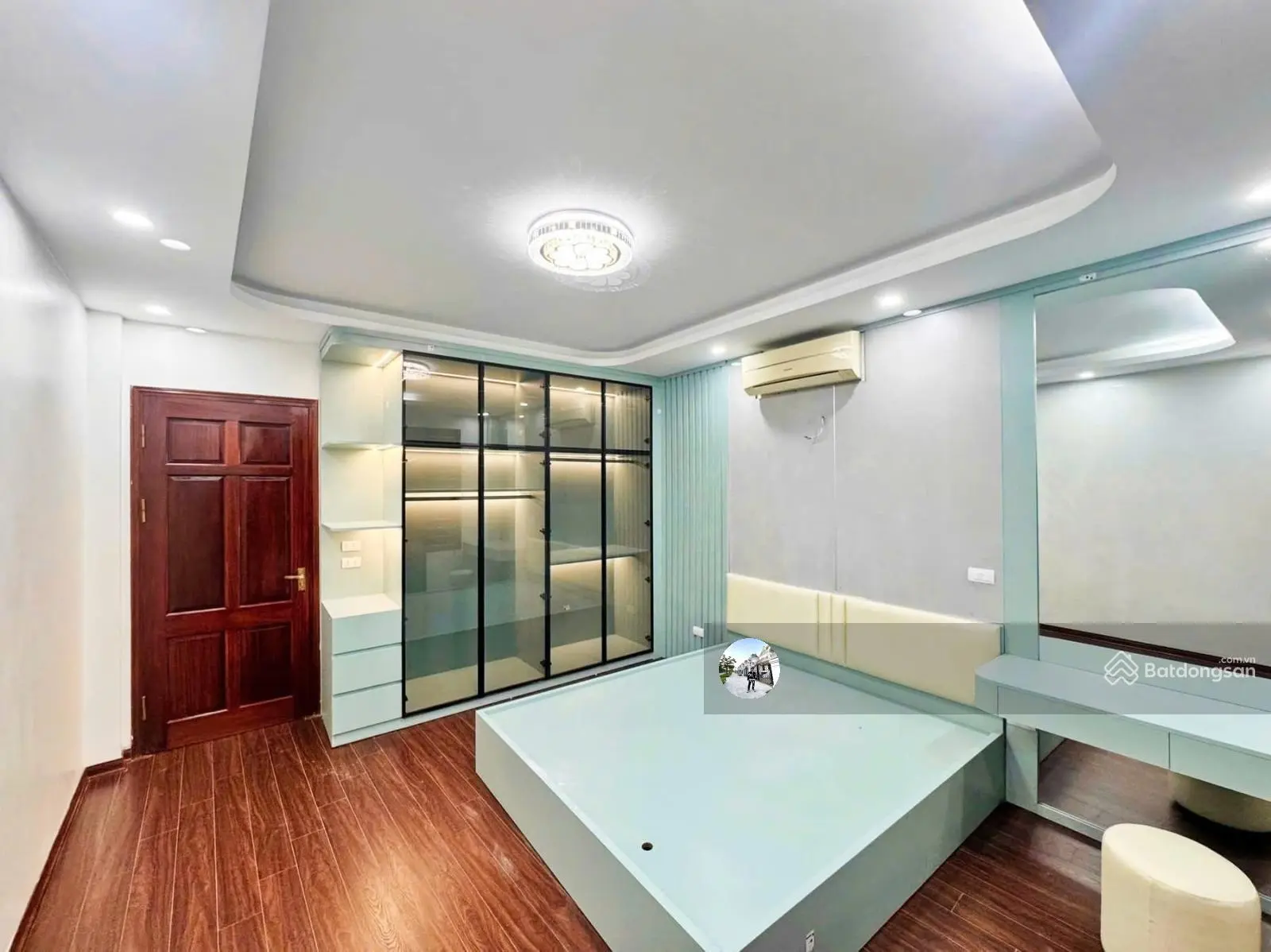 Bán nhà mới đẹp phố Trần Đại Nghĩa, lô góc, ô tô, kd, 42m xây 5 tầng, MT 4m.