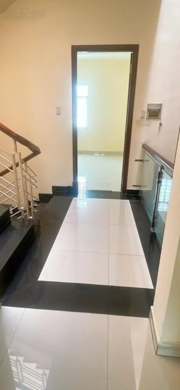 Bán nhà mặt phố ngang 5m đường rộng 30m tại Phú Thuận, Q7. DT 64 m2. Giá hợp lý 10 tỷ, chính chủ!