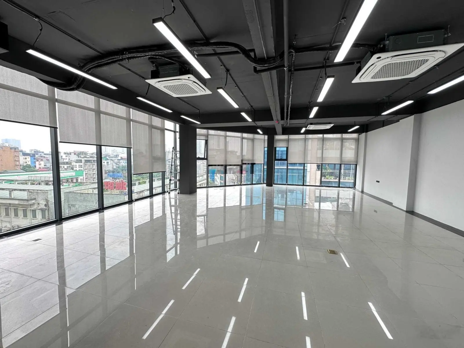 Bán đất lô góc, view phố Võ Chí Công, Tây Hồ. Diện tích 250m2