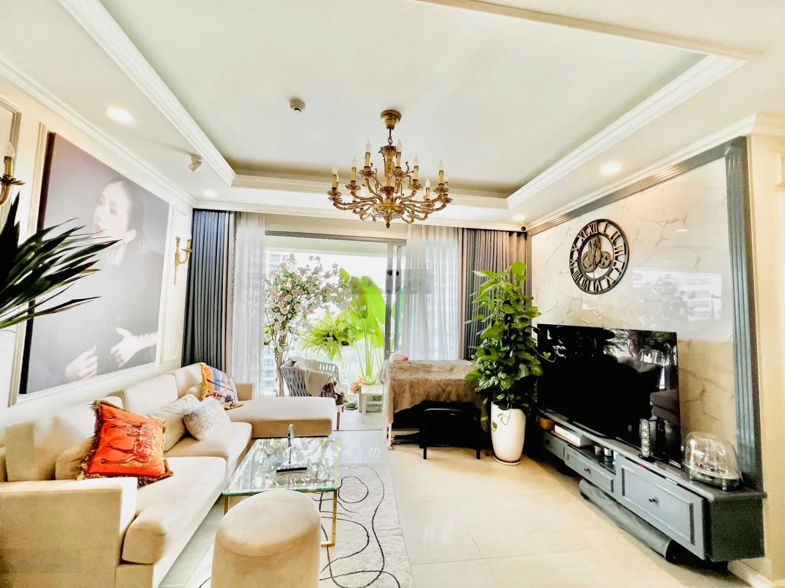 Bán gấp căn hộ 2PN full nội thất đẹp, tầng trung view hồ bơi tại Đảo Kim Cương - Diamond Island Q2