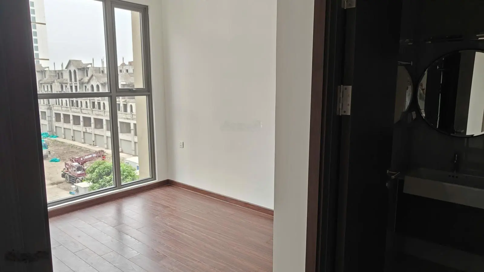 Chính chủ nhượng lại căn 2PN 63m2 view công viên thoáng giá CĐT, có thương lượng - LH: 0949 819 ***
