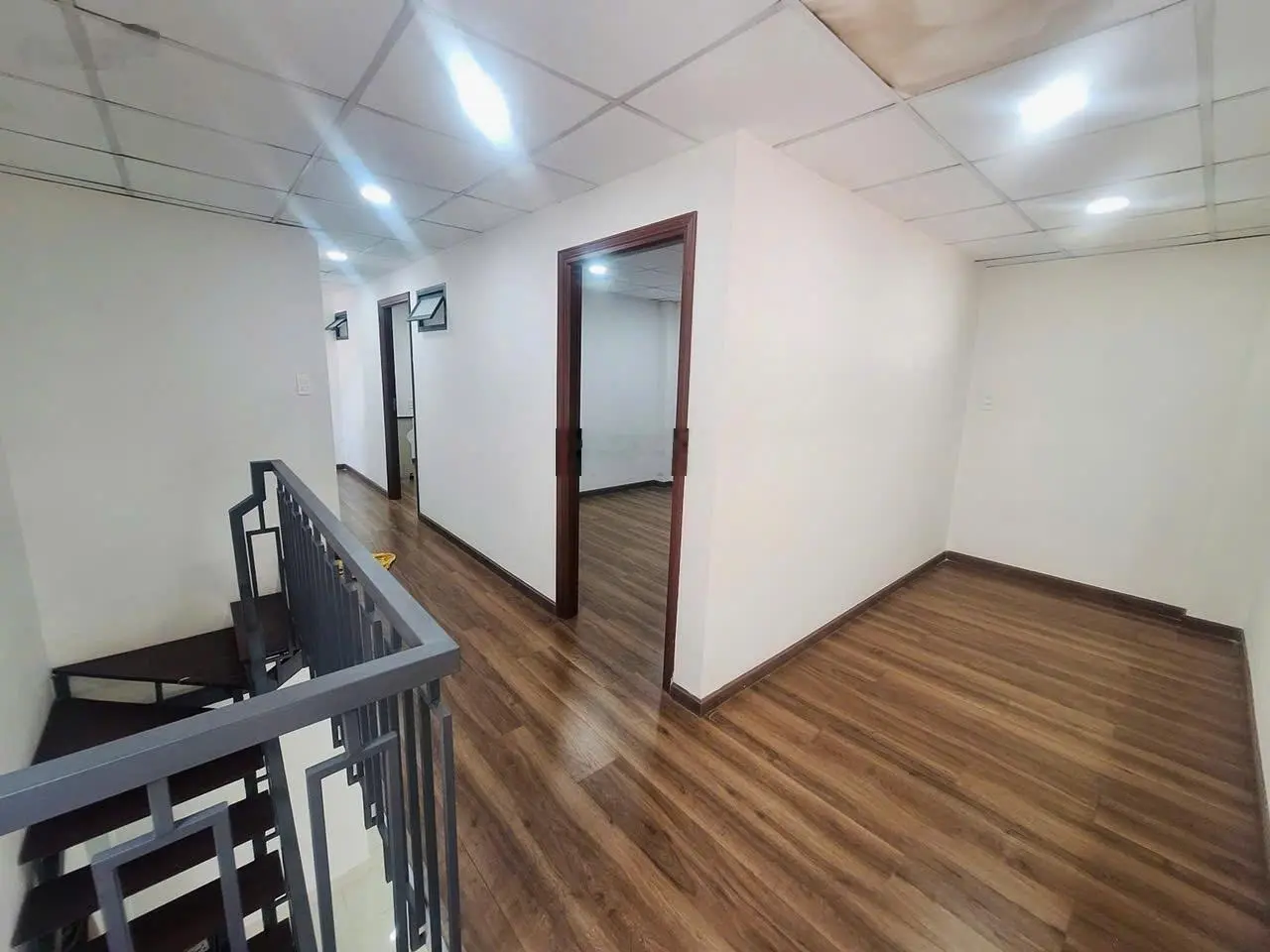 Bán nhà Tú Xương - Hiệp Phú - 122M2 - Nhà 2 Tầng - Ngang 6.5M - Sân Đậu Ô Tô Trong Nhà