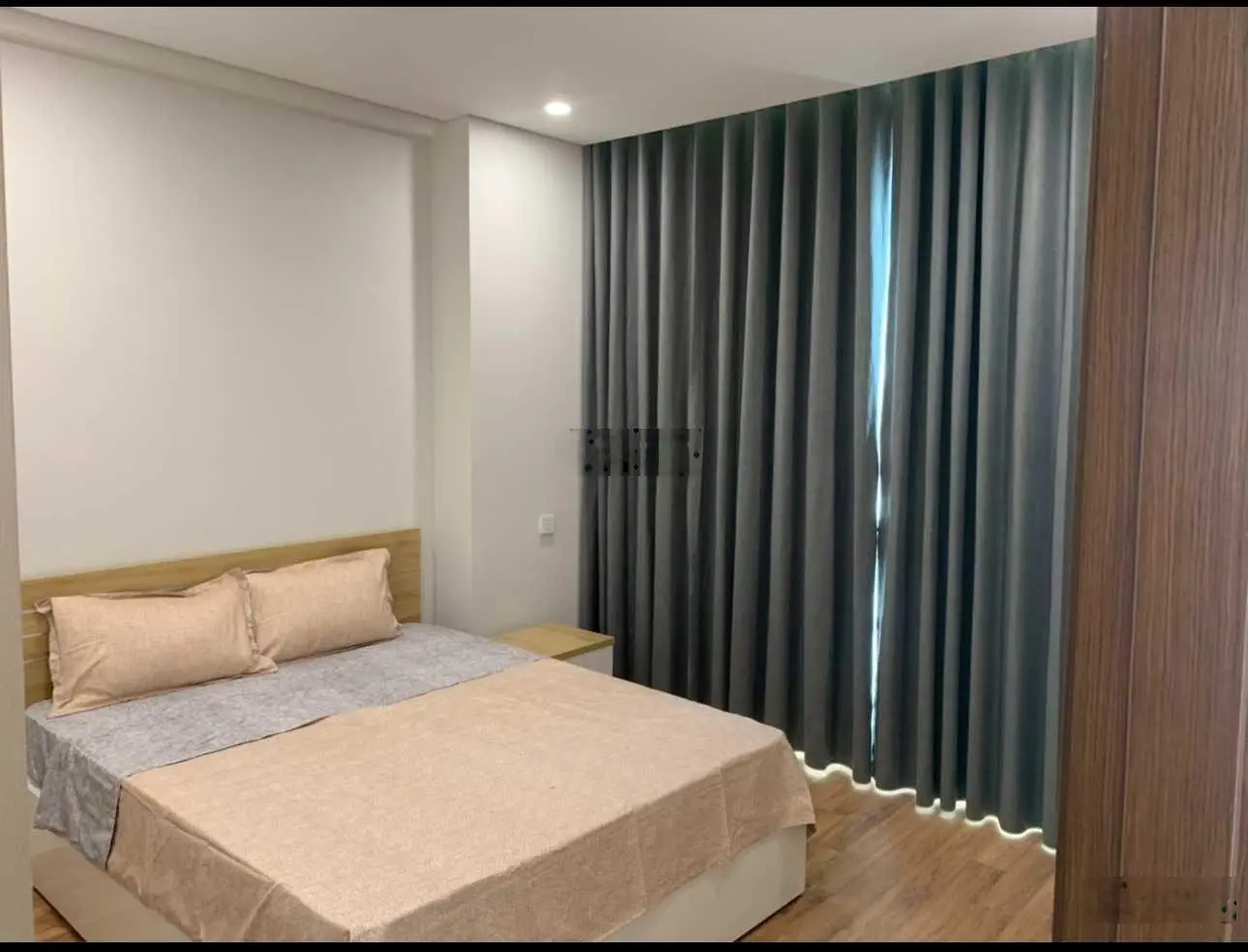 Chính chủ bán căn hộ 3PN căn góc 86m2 tầng Trung full nội thất có sổ đỏ lâu dài sãn sàng mua bán