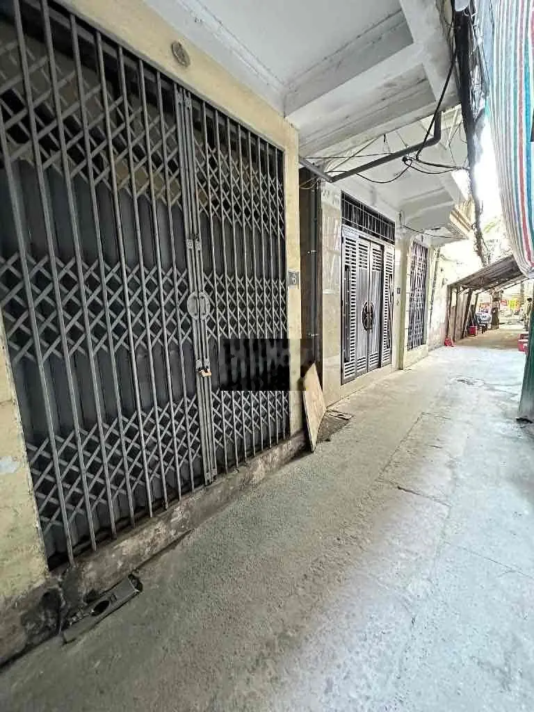 Đê la thành 30m2 3 tầng - ô tô đỗ cửa - kinh doanh - ngõ thông