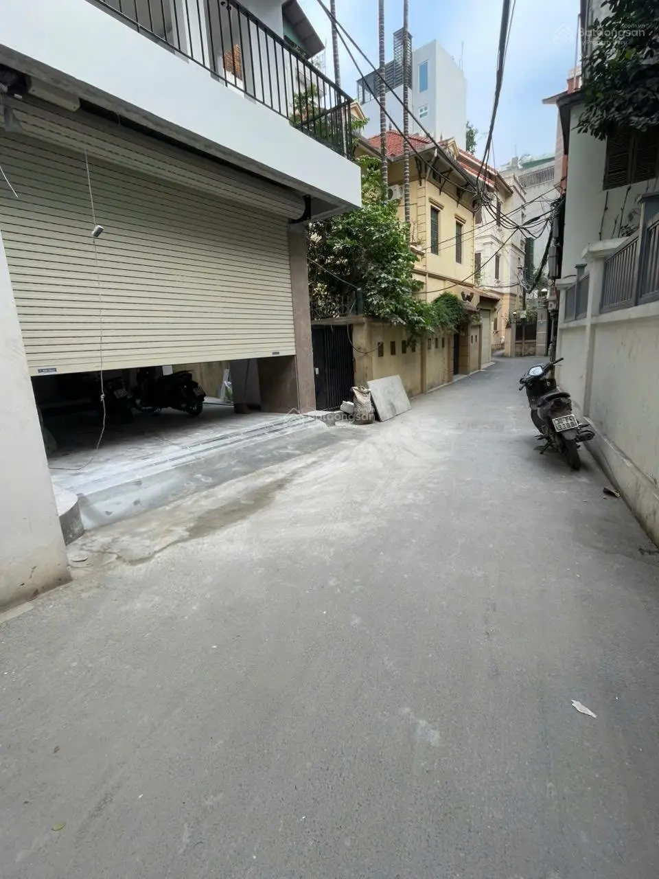 Lạc long quân 51m 7tầng thang máy mt 5.7m lô góc 2 mặt thoáng ô tô 7 chỗ vào thoải mái móng 10 tầng