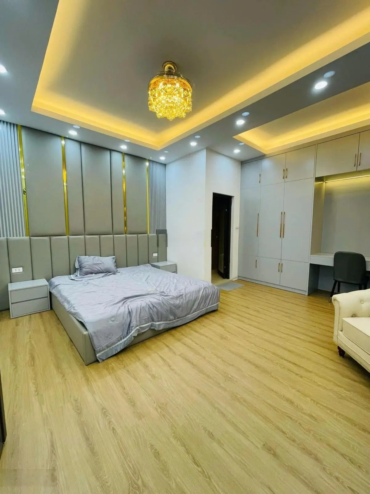 Siêu phẩm phố Đặng Tiến Đông 46m 6Tg MT 4,2m hơn 10 tỷ ô tô đỗ cổng full nội thất xịn sò.