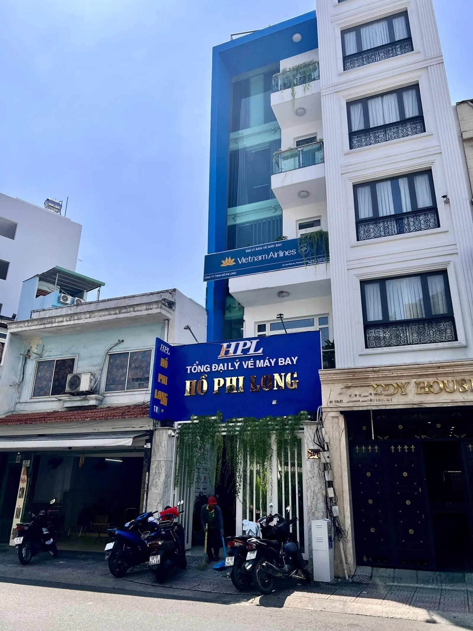 Vị trí đẹp! Mặt tiền ngang 4,5x15m, vuông đẹp, 5 tầng, thang máy. HĐT 90 tr/th - 23,9 tỷ - BÁN GẤP