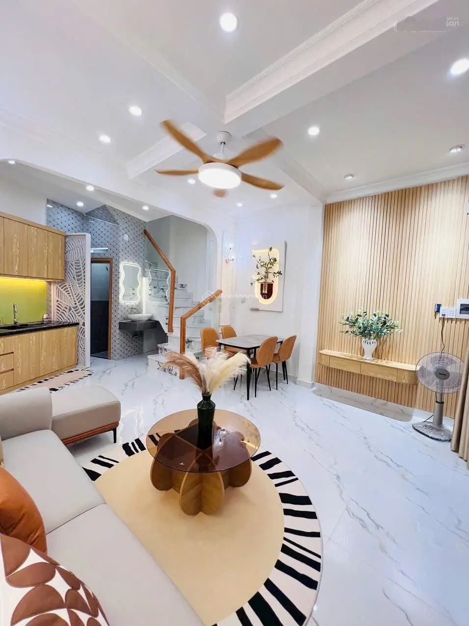 Chủ gửi bán gấp căn nhà 2 tầng ngay sát đường Đặng Văn Bi, Trường Thọ DT 80m2 giá chỉ 5 tỷ, SHR