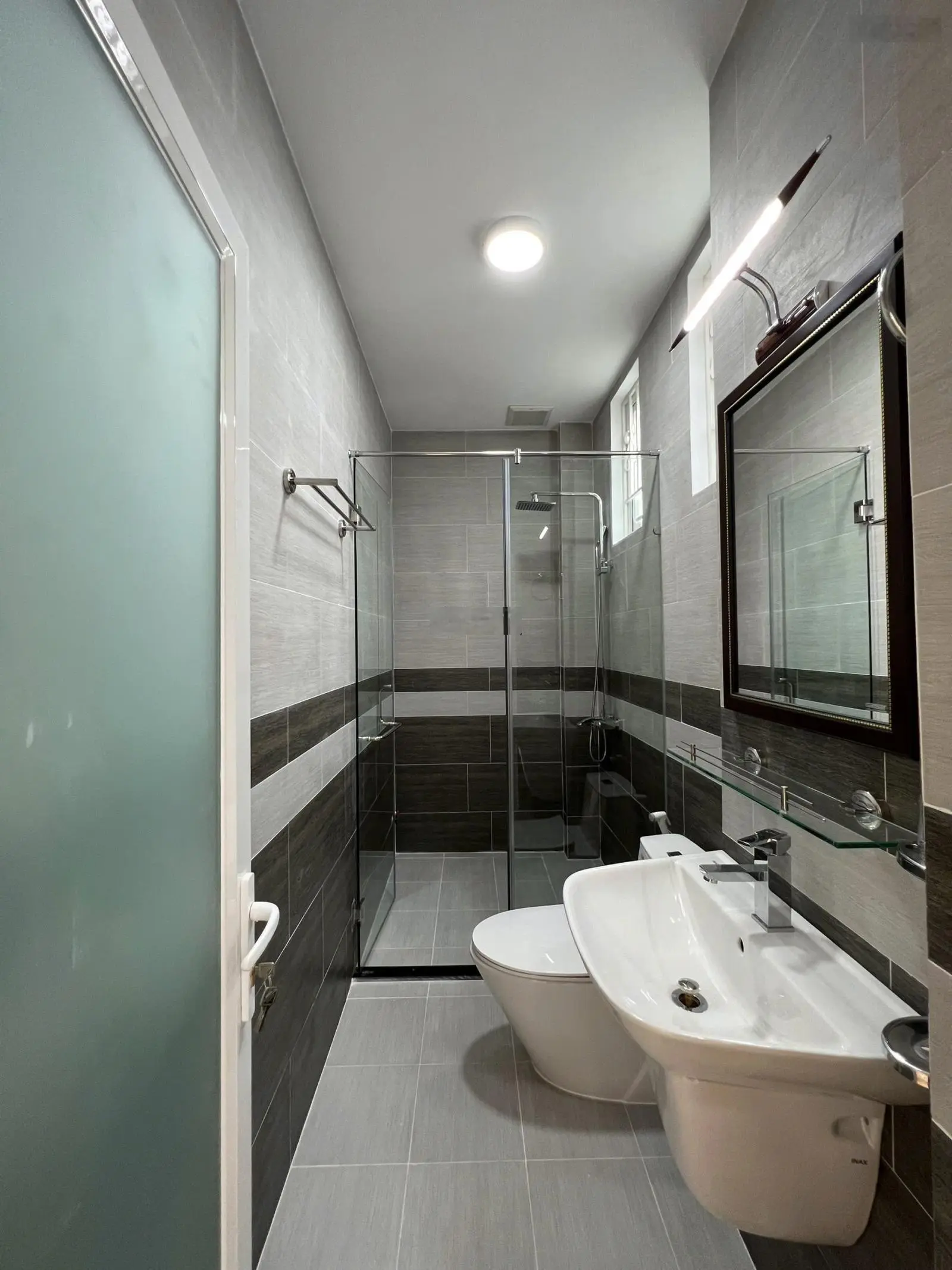 Căn góc 2 mặt tiền 5 tầng khu nhà bên sông cao cấp - gần Gigamall Phạm Văn Đồng, có gara ô tô 7 chỗ