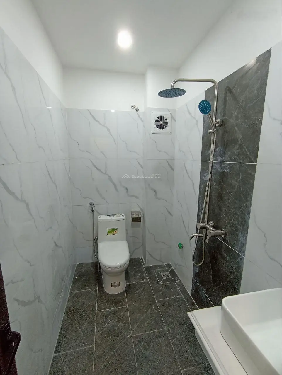 Bán nhà độc lập dân xây, 47m2x3T, giá 2.86 tỷ trung tâm Đại Thành