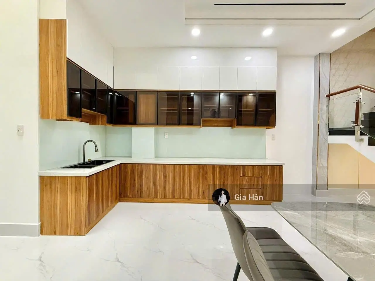 Bán nhà gần chợ Thạch Đà giá chưa tới 3 tỷ. Nhà 60m2 Phạm Văn Chiêu xây 1 trệt 2 lầu. Sổ riêng sẵn