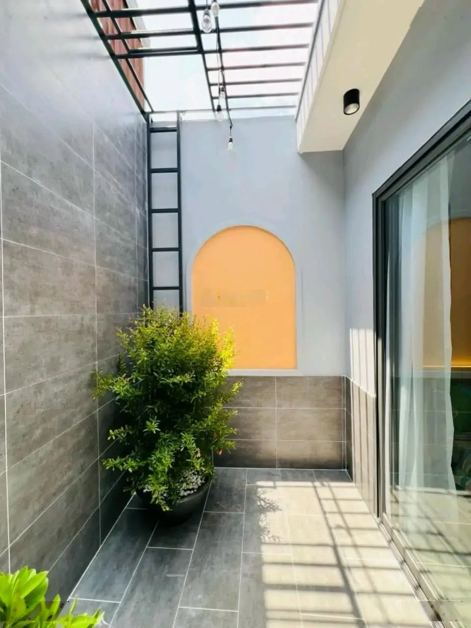 Chính chủ bán nhà 37m2 Hoàng Diệu, P4, Q4. Ngay cầu Ông Lãnh, xây 1 trệt 1 lầu. Gía 2 tỷ SHR