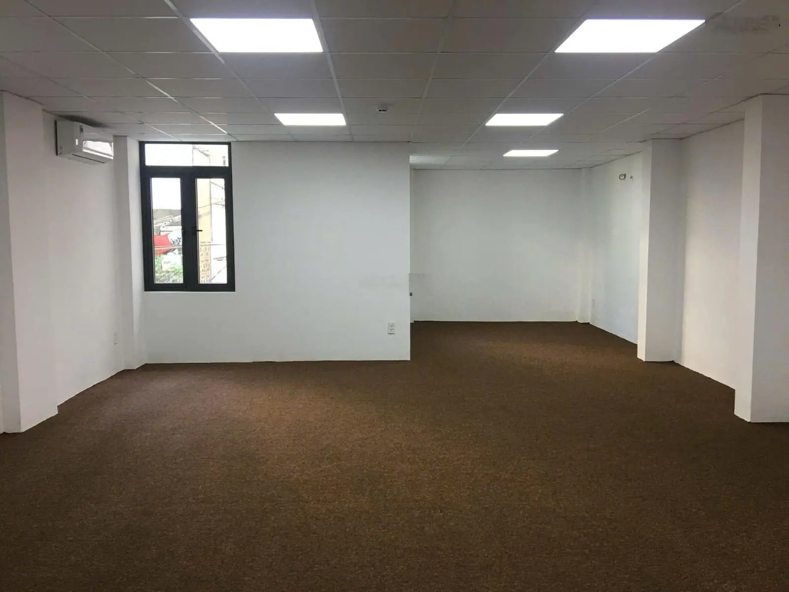 Tòa nhà mặt tiền Nguyễn Gia Trí (15mX20m)hầm 5 tầng full nội thất gần trường Hutech giá 65 tỷ