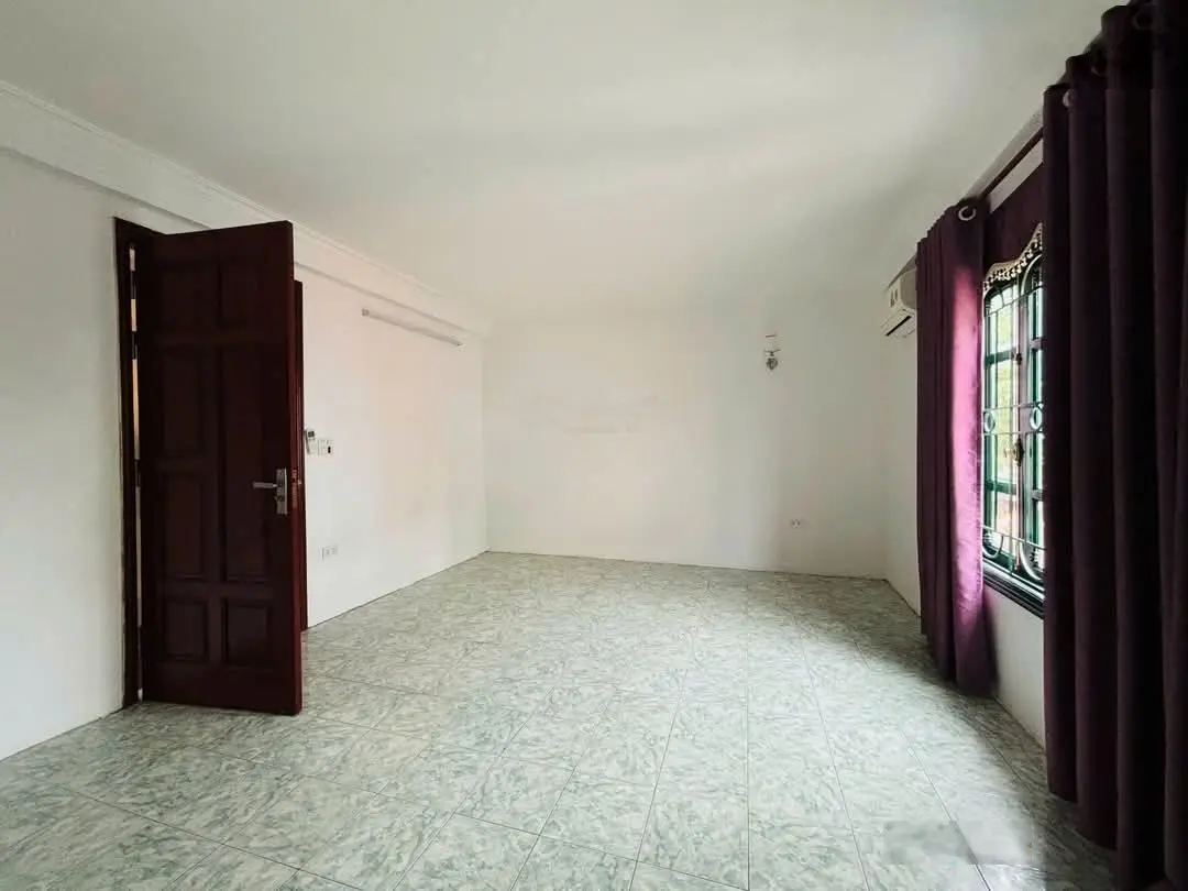 Bán nhà lạc long quân. 60 m2, 5 tầng, mặt tiền khủng, kinh doanh. giá 11.9 tỷ