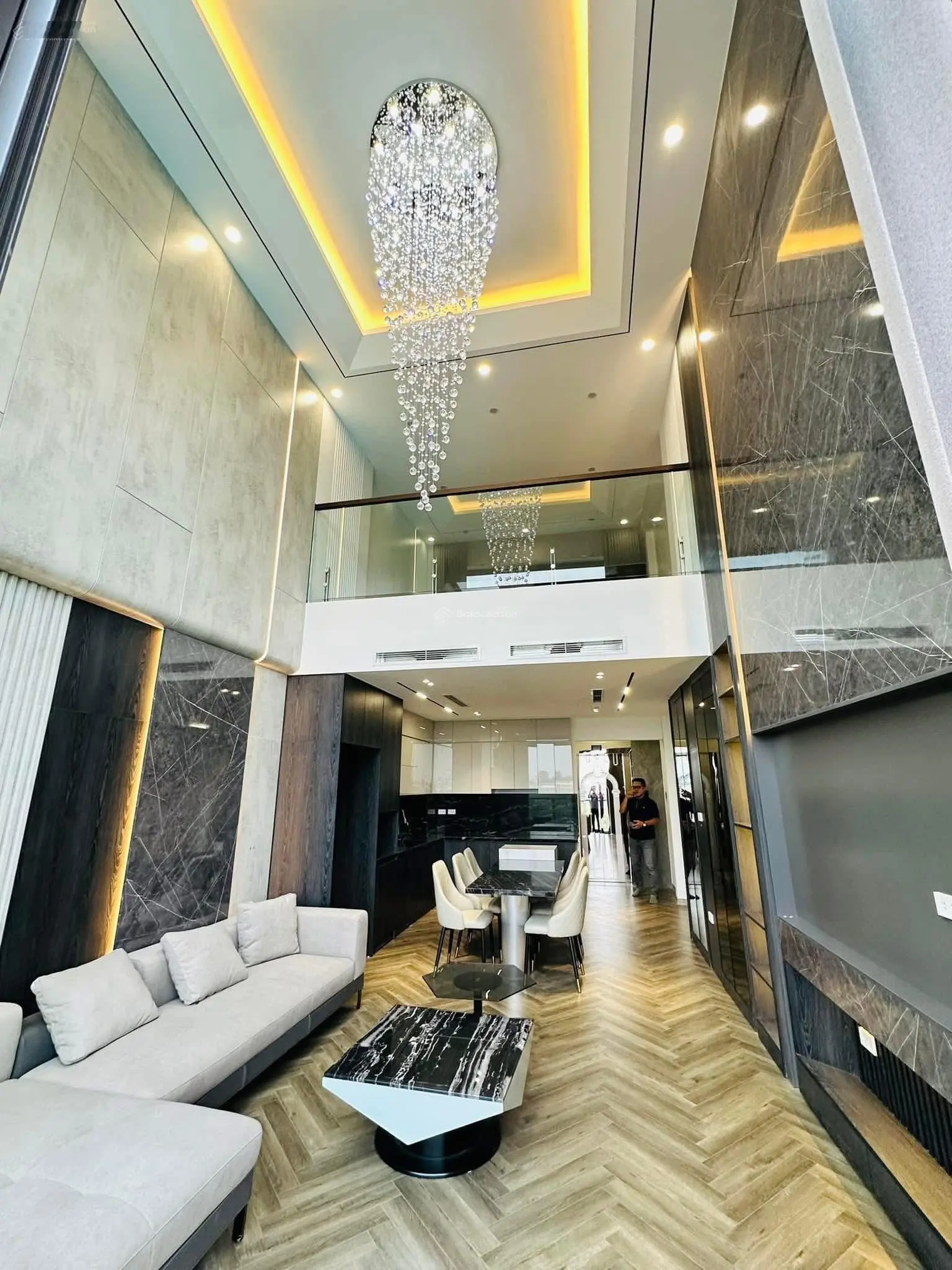 Hiếm! 50m2 - xây mới 7 tầng thang máy - ô tô vào nhà - dừng đỗ ngày đêm