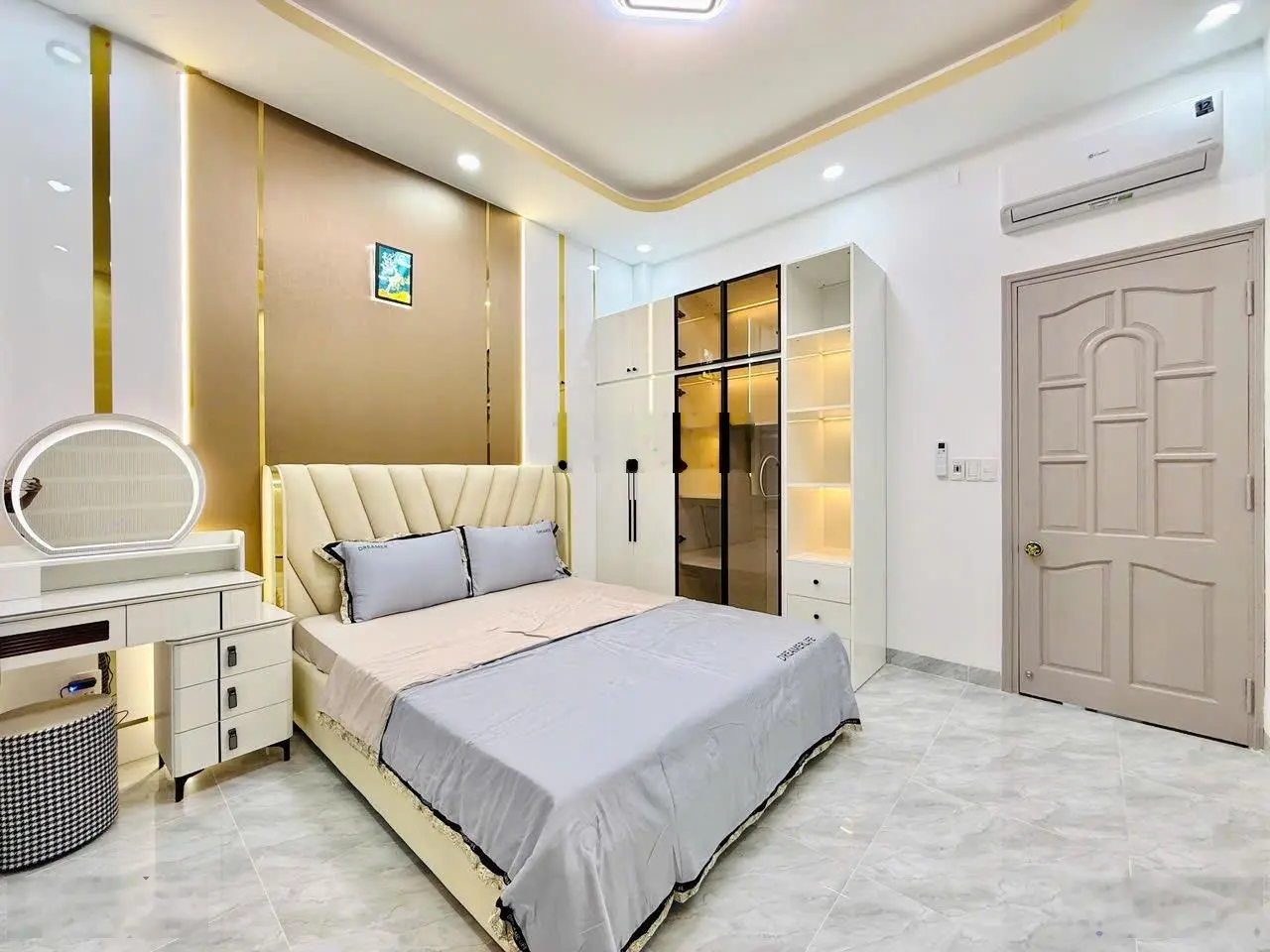 Đi nước ngoài bán gấp 2.12tỷ nhà nguyễn đình chiểu q3 54m2 tặng nội thất dọn vào ở ngay đc