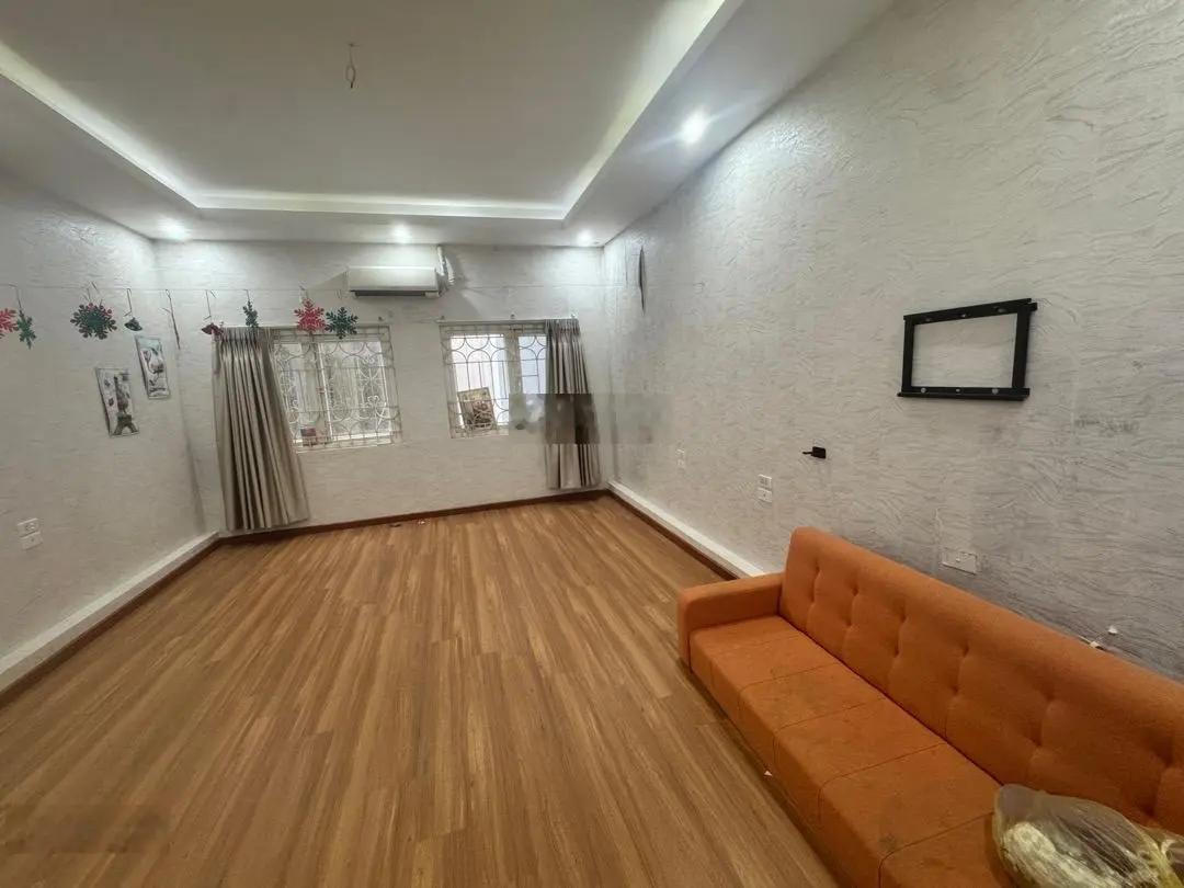 Bán nhà siêu hiếm Khương Đình 25/33m 3 tầng ngõ thông giá 4.2 tỷ sđcc