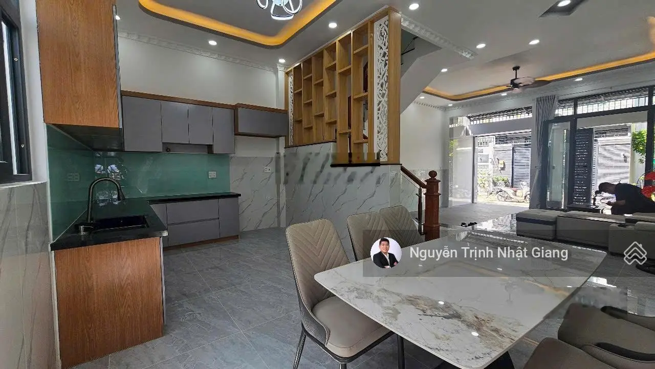Nhà phố vừa hoàn thiện tại KDC đồng bộ trên trục đường Lê Văn Lương