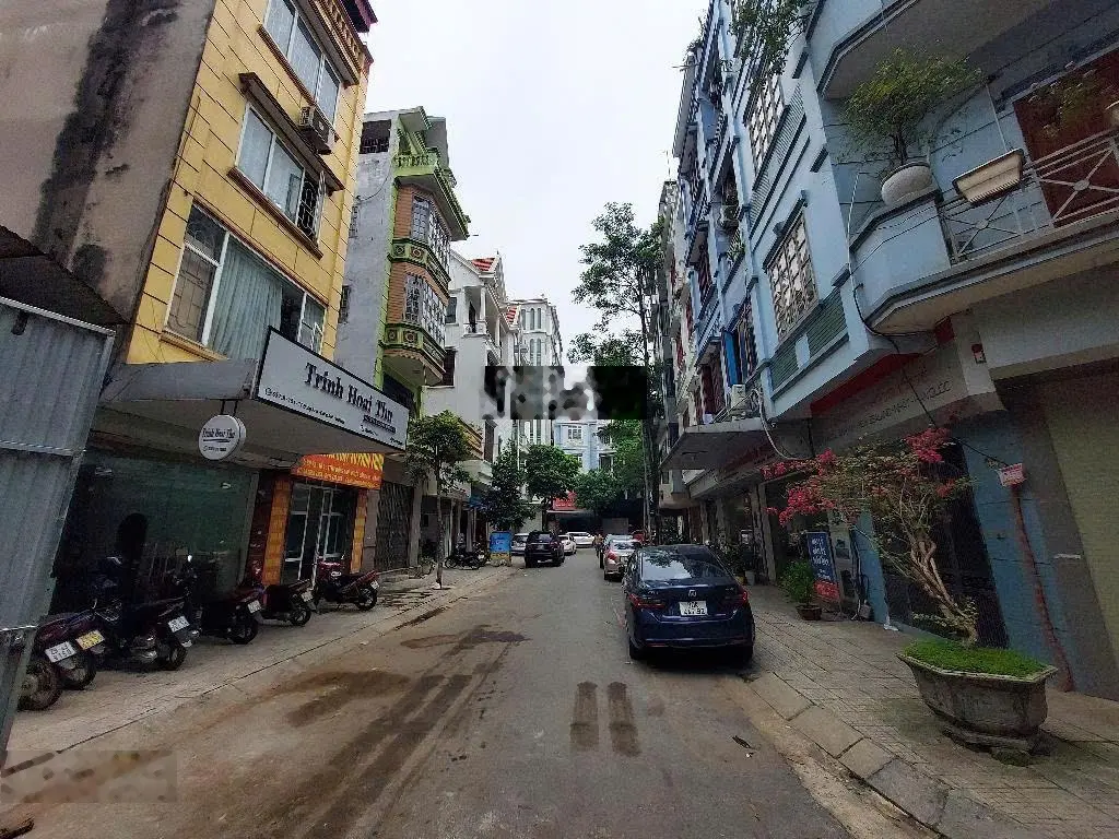 Bán nhà 5 tầng tại tổ 4 TT Đông Anh - vỉa hè rộng - kinh doanh sầm uất - ngay chợ trung tâm - 16 tỷ