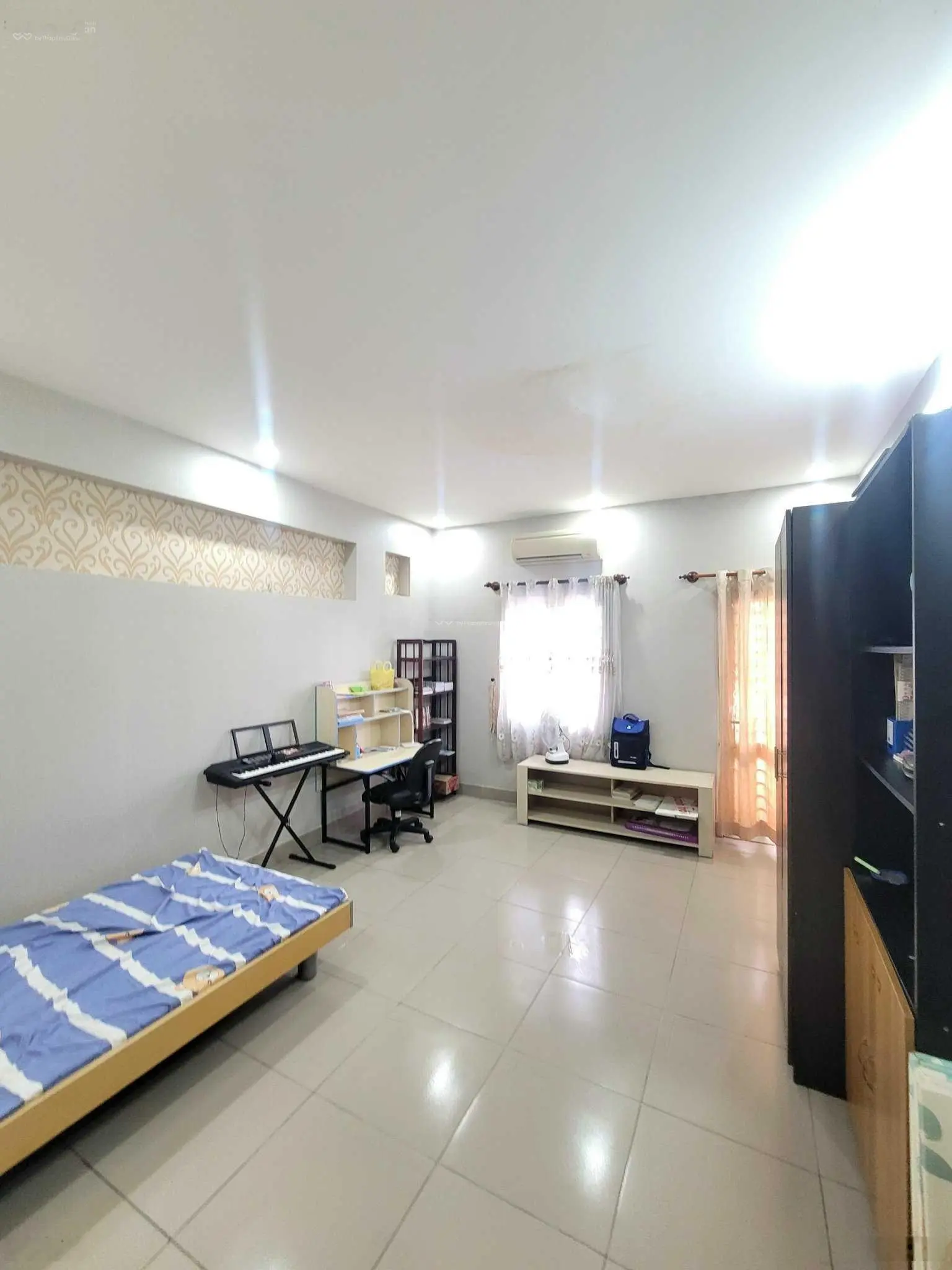 5ty800TL nhà DT lớn 217,7m2 (6,76x32) bán nhà 1 trệt 2 lầu KDC sau lưng chợ Nông Sản Đông Phú
