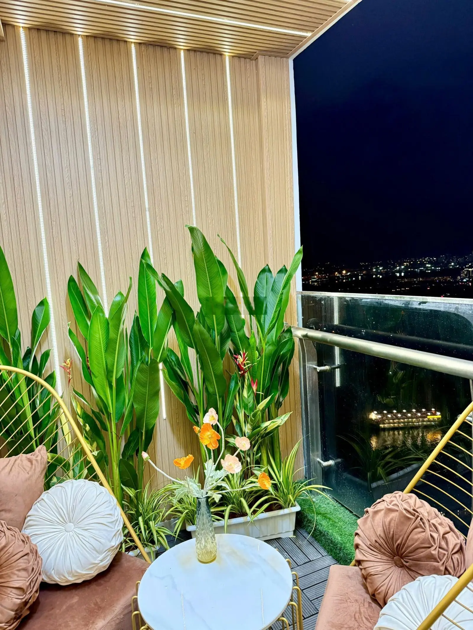 Bán gấp siêu phẩm 3PN Vinhomes Central Park, view sông, full nội thất luxury sang chảnh