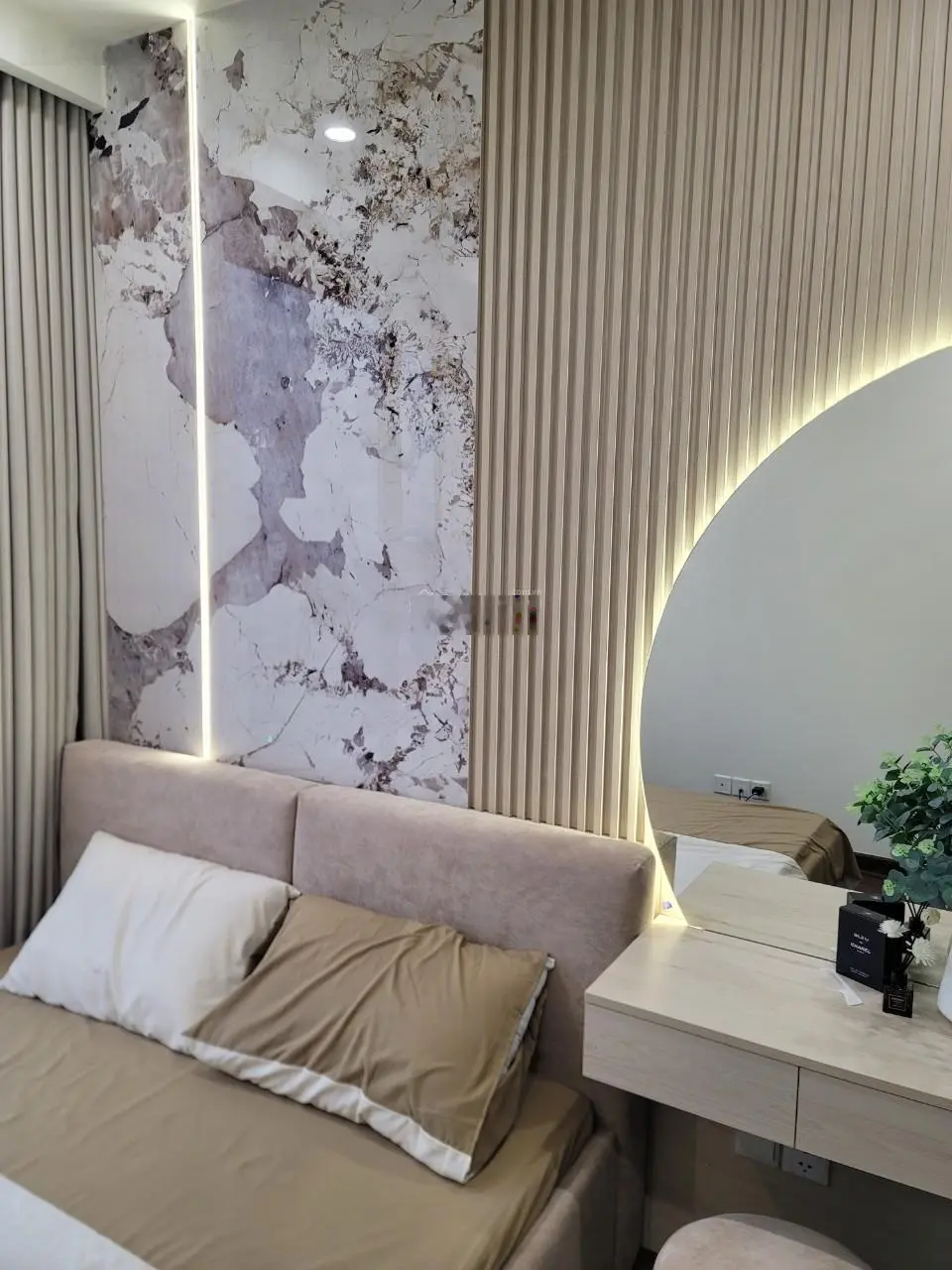 Hot chỉ 4,6 tỷ sở hữu căn 2n2vs + tòa A Masterise, ban công TN view hồ thoáng mát, 63m2 sở hữu ngay