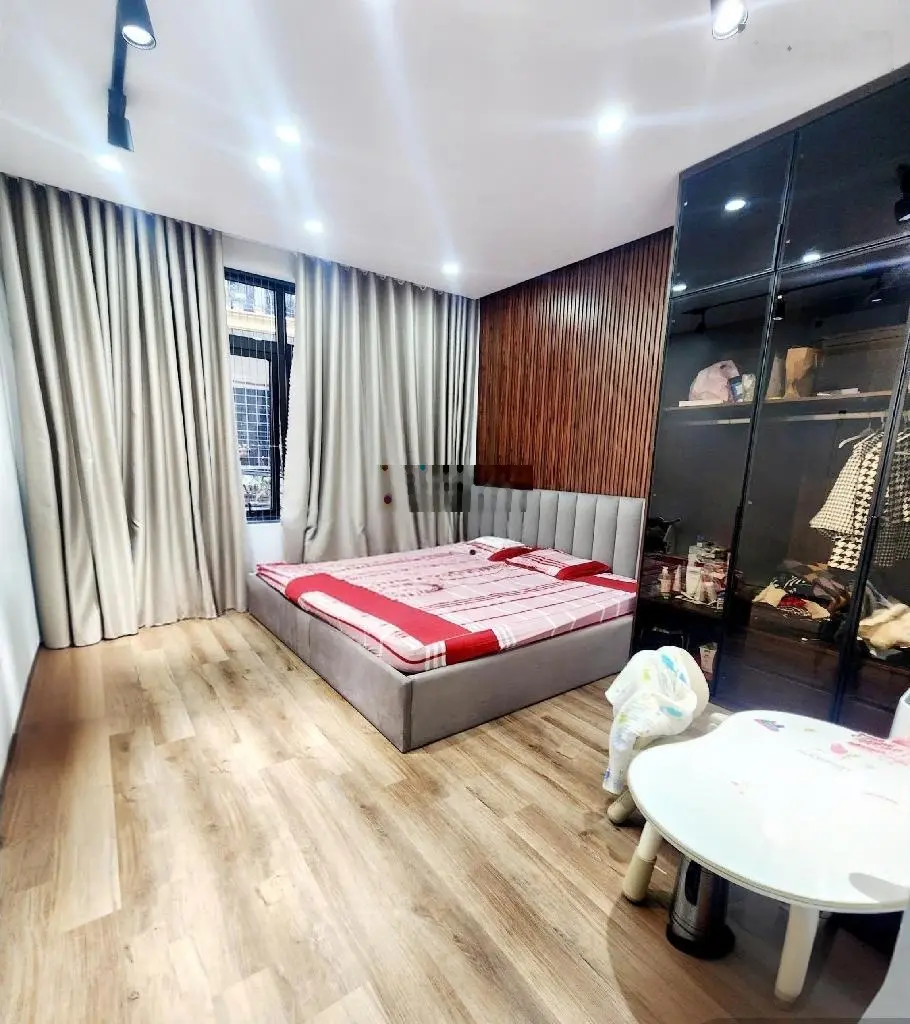 Vị trí đẹp phân lô quân đội ô tô đỗ cửa - gara 7 chỗ vào nhà - 5 tầng thang máy- hbt