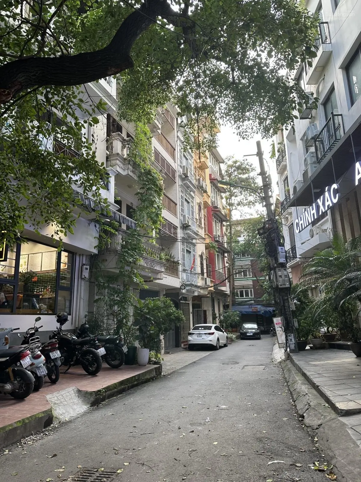 Bán gấp! Nhà phân lô phố Trần Quang Diệu - Đống Đa - vỉa hè kinh doanh - ô tô tránh, sổ hoa hậu