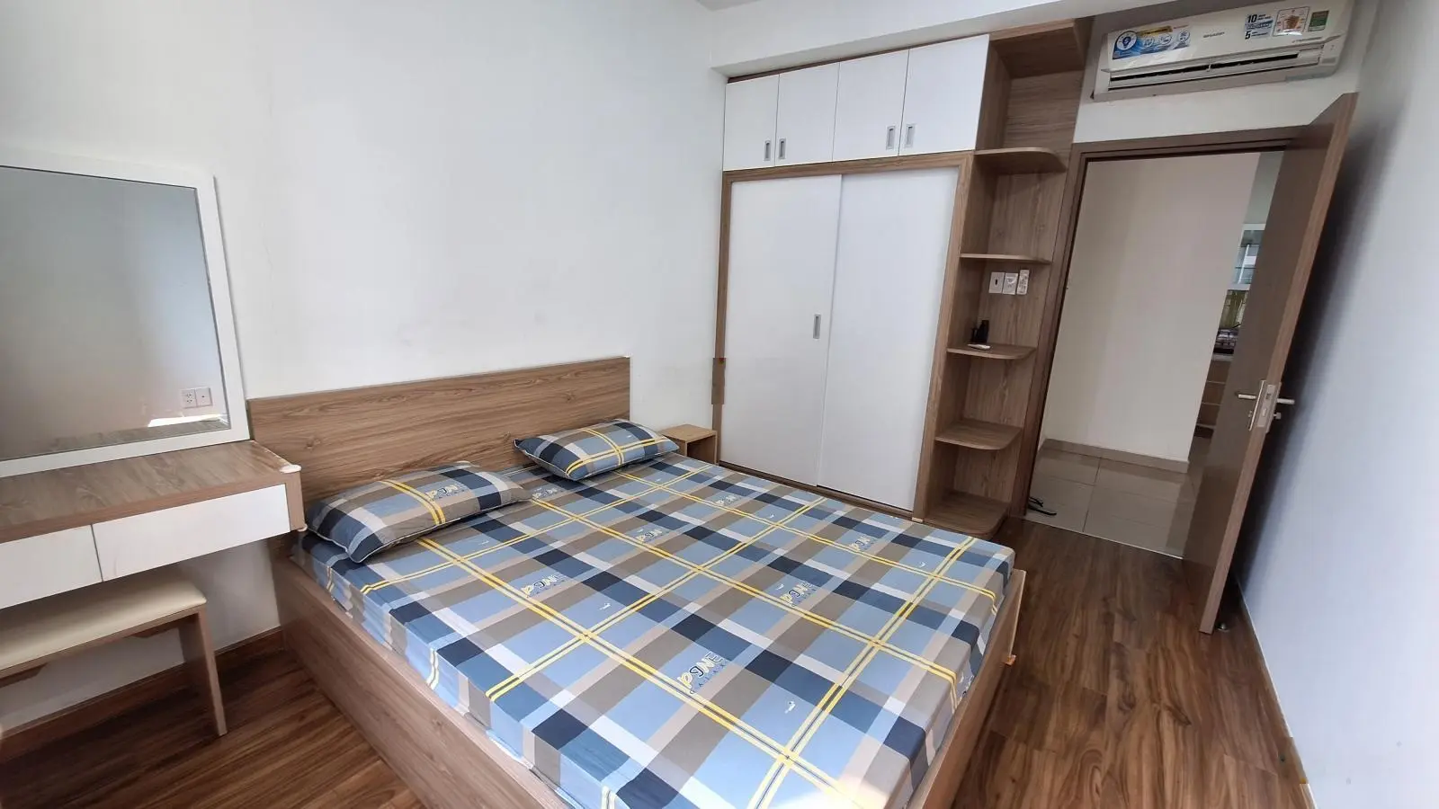 Hot -Bán nhanh căn 1 PN + full nội thất đẹp y hình dt 59m, sổ sẵn sang tên liền giá chỉ 1t49