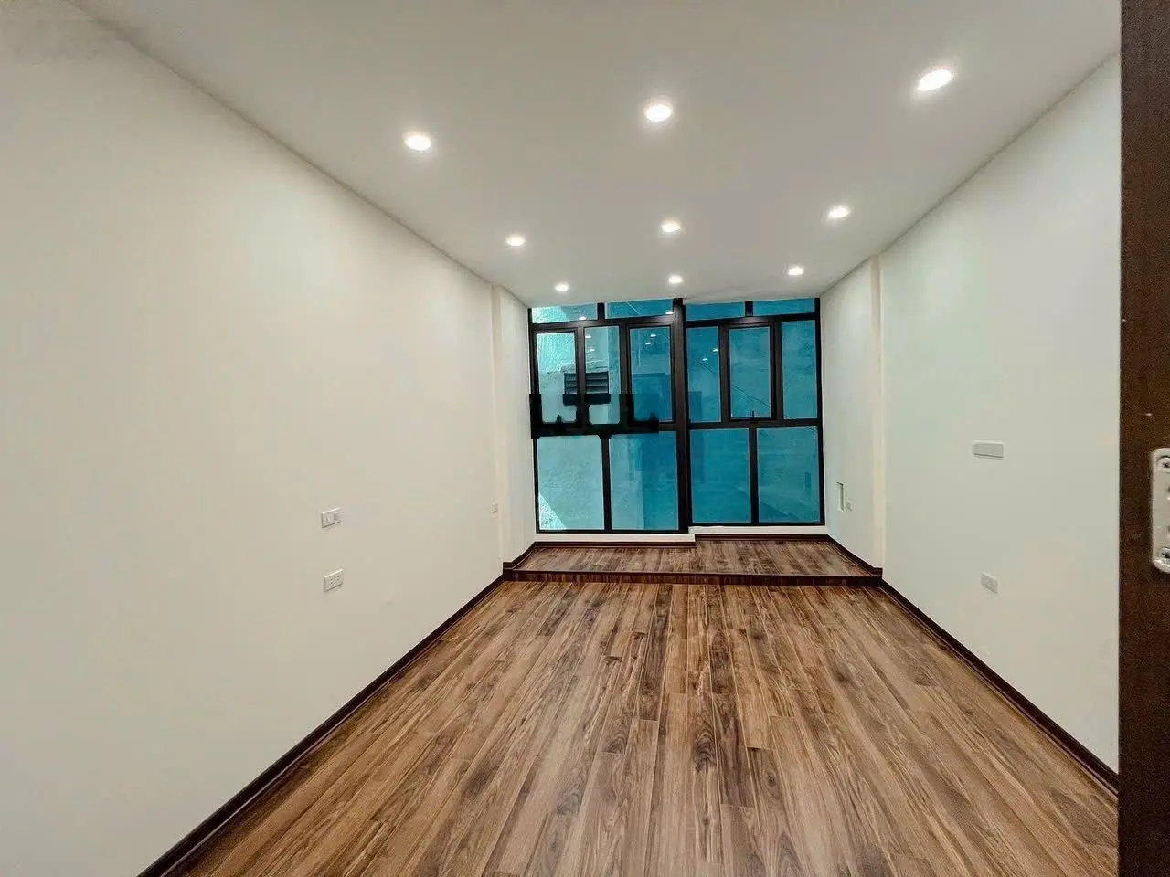 Hà đông ô tô đỗ cửa - sát phố - nhà đẹp - ở ngay - - dt 35 m -4 tầng -mt 3.5 - giá :7.2 tỷ