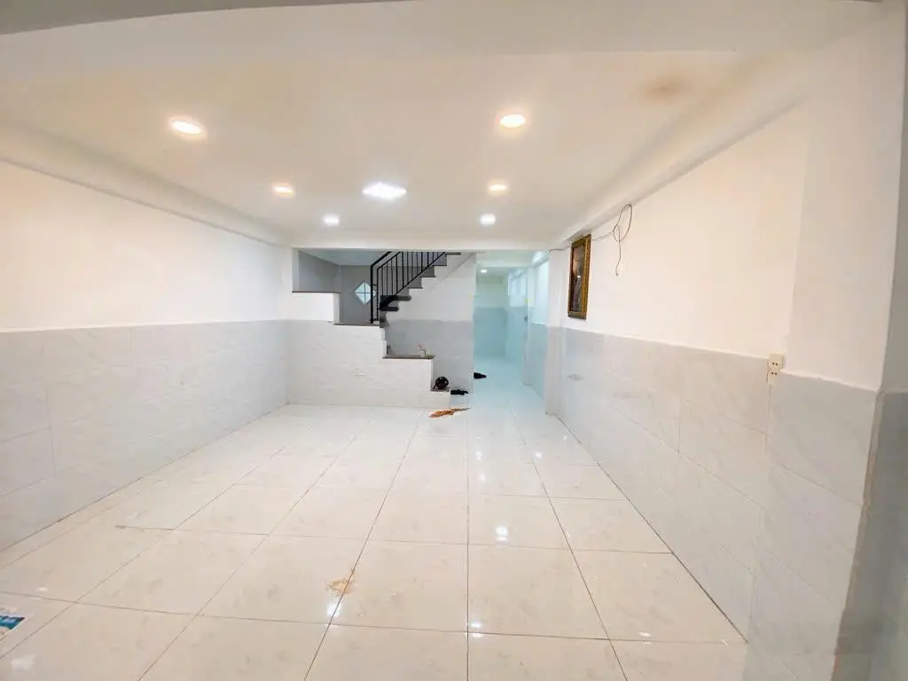 Nhà bán gần KĐT Vạn Phúc City QL13, chủ ngộp ra giá tốt cho khách mua