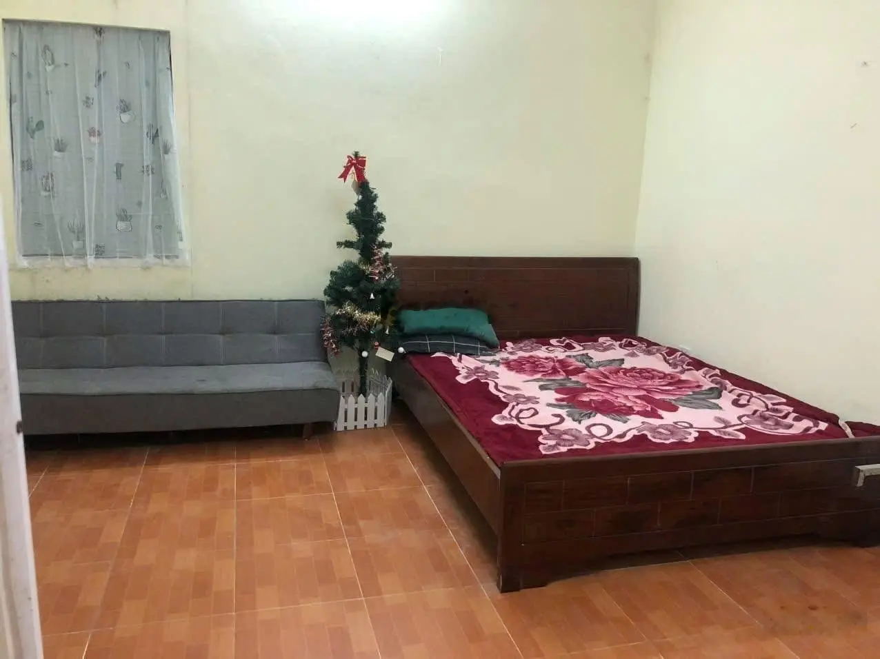 Cần bán gấp nhà mặt ngõ Đường Láng - ngõ thông ra chợ ngã Tư Sở - vừa ở vừa Kinh doanh rất hợp lý