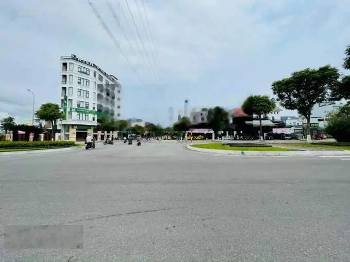 CC nợ ngân hàng bán nhà 3 tầng Lê Duẩn 420m2. Ngang 17m. Giá 270 triệu/m2. HĐ thuê 400 triệu