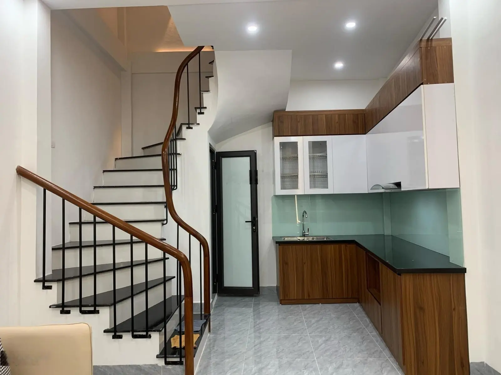 Bán nhà đại mỗ- ngõ ô tô -35m2- 5 tầng- 2 thoáng-ngõ ô tô- ở sướng- dân trí cao-tiện ích -ngập tràn